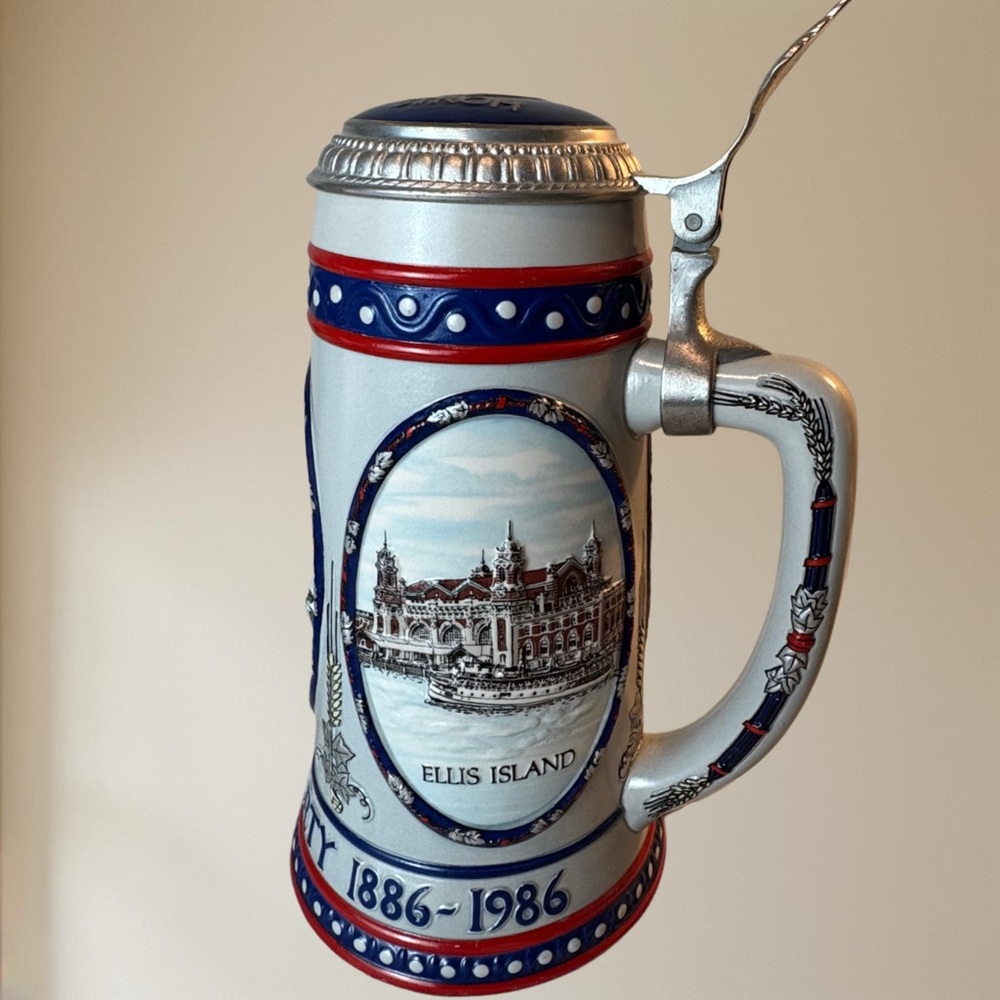 Stroh Brewery Ellis Island Statue of Liberty Beer Stein 1986 Hand Painted #03755